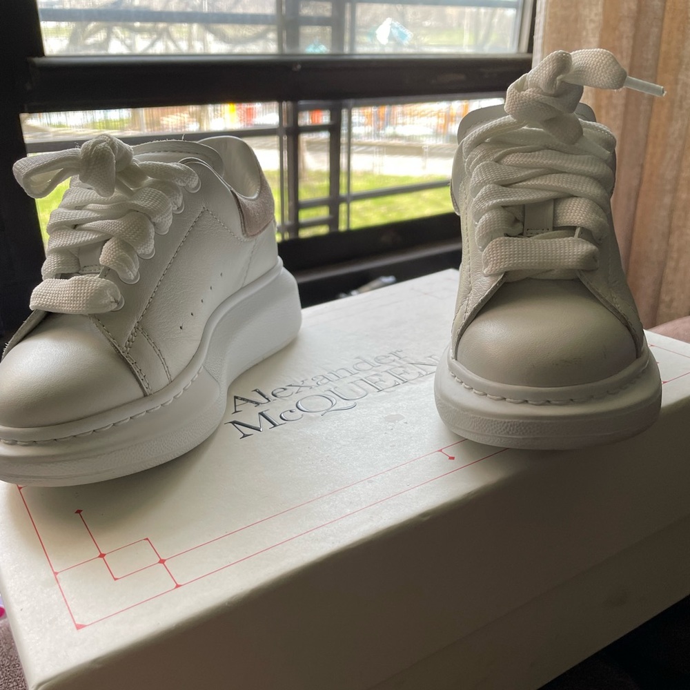 White/Patchouli Kids Alexander McQueen sneakers Size 27C (EU) Size 10 (US)